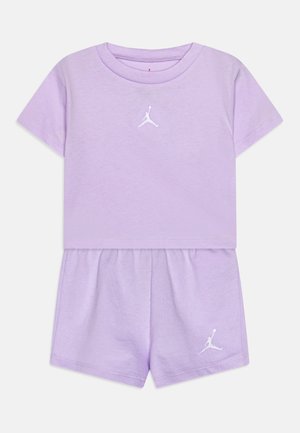 JORDAN ESSENTIALS SET - Basic T-shirt - violet frost