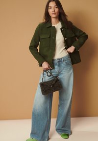 Next BOUCLE - REGULAR FIT - Vasaras jaka - khaki green