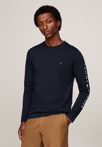 Tommy Hilfiger - LOGO LONG SLEEVE TEE - Camiseta de manga larga - blue Imagen en miniatura 1