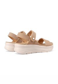 Sandali in rete beige con cinturini regolabili, senza chiusura, e una spessa suola in gomma bianca. Soletta leggermente sagomata per un comfort ottimale.