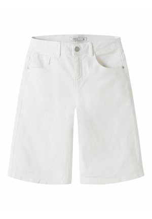 Short en denim blanc longueur genou avec poches avant, passants pour ceinture et fermeture à bouton.