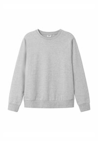 Sweatshirt gris clair en tissu doux et texturé. Il a un col rond, des manches longues et des poignets et un ourlet côtelés. Design simple, sans motifs.