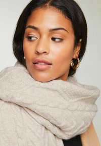 Lipsy COSY CABLE - Sall - cream