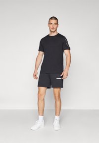 Hummel ELEMENTAL CHEVRON - T-shirts print - black