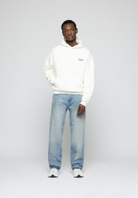 EIGHTYFIVE OPEN HEM - Jean large - light wash blue