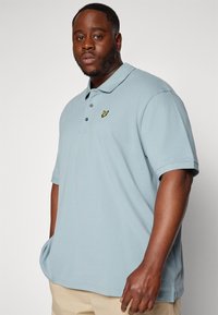 Lyle & Scott PLAIN - Poloskjorter - slate blue