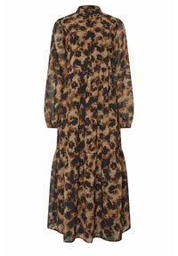 Długa sukienka w warstwach wykonana z przezroczystej tkaniny z brązowym i czarnym wzorem zwierzęcym. Wysoki kołnierz oraz zapięcie na guziki z przodu.