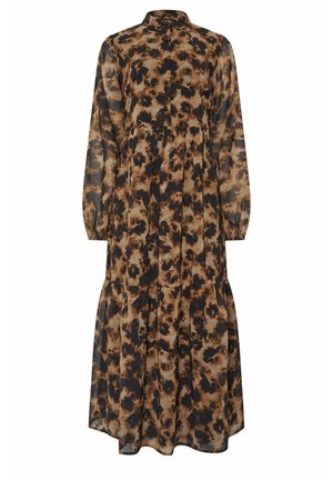 Vestito lungo a strati realizzato in tessuto trasparente con una stampa animalier marrone e nera. Collo alto e dettagli di bottoni sulla parte frontale.