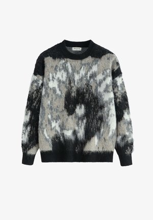 Pull tricot à motifs avec un col rond, présentant des nuances de noir, gris et blanc. Texture douce avec des fibres lâches et duveteuses. Poignets et ourlet côtelés.