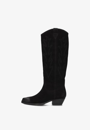 Schwarze Wildleder-Stiefel bis zum Knie mit geschwungenem Schaft und geprägtem Blattmuster. Abgerunde Zehenpartie und moderater Blockabsatz sorgen für Stabilität.