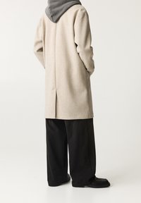 PULL&BEAR Korte frakker - beige