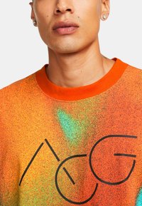 Nike Sportswear NRG ACG TEE SNOWDRIFT AOP - Top s dlouhým rukávem - yellow mint green orange