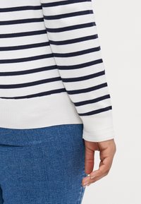 Tommy Hilfiger Curve STITCH - Jumper - ivory petal/deseret sky