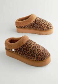 Next REGULAR FIT - Šľapky - animal