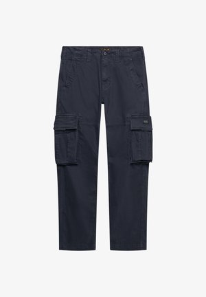 Pantalon cargo bleu marine foncé avec fermeture à bouton et zip, passants pour ceinture, poches latérales et grandes poches à rabat sur chaque cuisse, coupe droite.