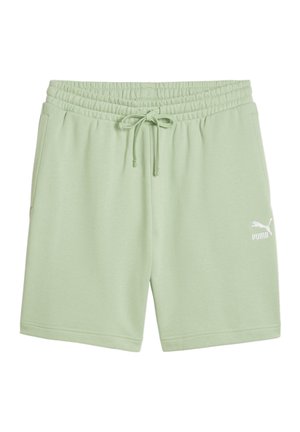 Helle grüne Baumwollshorts mit elastischem Bund und Kordelzug, versehen mit einem weißen Puma-Logo auf der unteren rechten Seite.