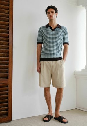 Next, REGULAR FIT - TEXTURED CHINO SHORTS . - Lühikesed püksid - sand