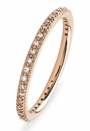 Ring aus Roségold mit einem glatten, abgerundeten Band, das eine Reihe kleiner, klarer Edelsteine entlang der oberen Kante aufweist. Polierte Oberfläche, schlankes Profil.