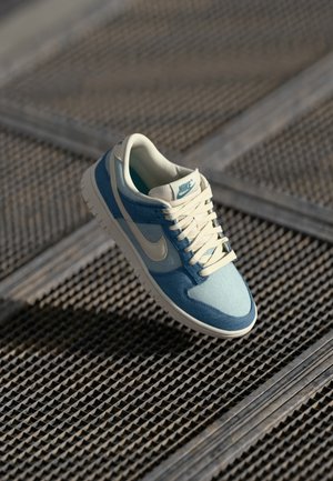 Nike Sportswear DUNK - Trainers - smokey blue/pale ivory/denim turquoise/ochre/barely volt