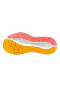 Suela de zapato con un diseño ondulado que presenta secciones en rosa, blanco y naranja. Patrones texturizados mejoran el agarre en toda la superficie.