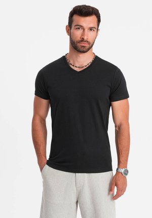- T-shirt basic