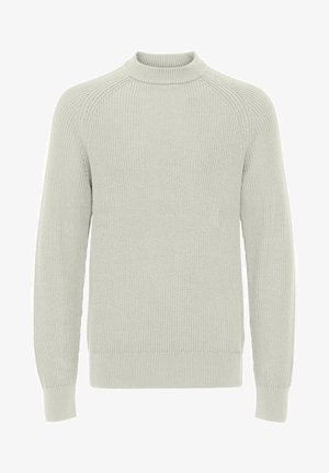 Világosszürke kötött pulóver magas kerek nyakkal, bordázott textúrával és hosszú ujjakkal, rávarrt vállakkal és egyenes aljjal.