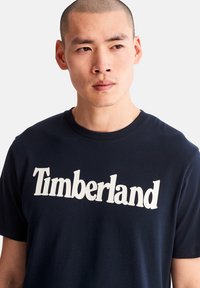 Timberland KENNEBEC RIVER LINEAR - Tričko s potlačou - dark sapphire