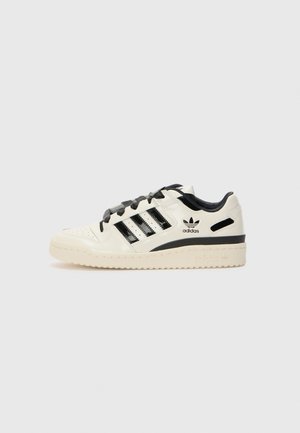 adidas Originals FORUM LOW CL - Trainers - off white/core black