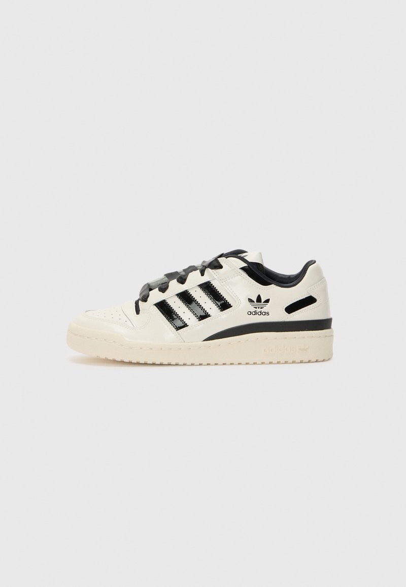 adidas Originals FORUM LOW CL - Sneakers low - off white/core black