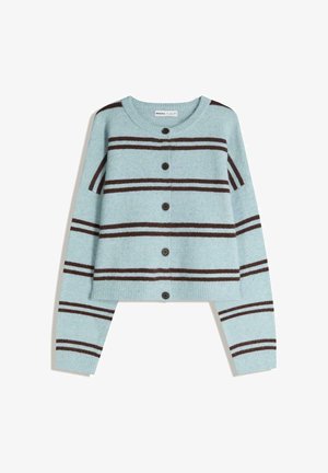 Lichtblauw cropped vest gemaakt van zacht materiaal, met donkerbruine horizontale strepen, vijf knopen aan de voorkant en geribbelde manchetten.