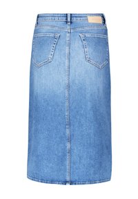 Jeansrock in Hellblau, knielang, mit geradem Schnitt, kontrastierenden Nähten, zwei Gesäßtaschen und einem Markenschild am Bund.