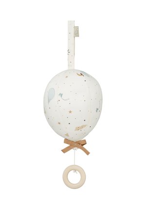 Myk, hvit babyuro i ballongform med stjerner, skyer, varmluftsballonger, en brun sløyfe og en trekrok.