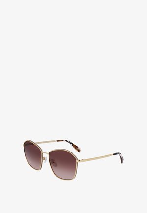 Óculos de sol com armação de metal dourado, em forma octogonal, lentes castanhas em degradê e hastes de tartaruga com padrão e detalhes pretos.