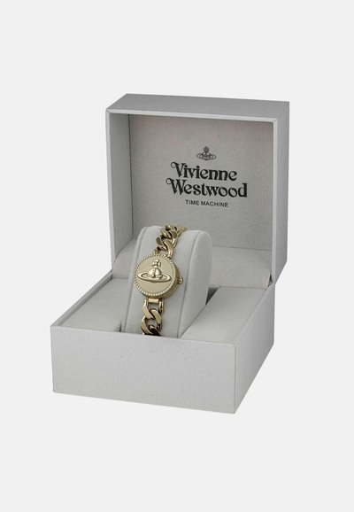 Montre-bracelet dorée avec un cadran rond, un bracelet à maillons et un design orné d'orbites. Présentée dans une boîte grise avec un intérieur doux.