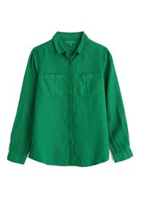 Groene blouse met lange mouwen, gemaakt van een gladde, lichte stof. Het heeft een kraag en twee borstzakken. Knopen lopen over de voorkant.