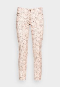 Kalhoty se vzorem hadí kůže v světlých růžových a béžových tónech, s úzkým střihem a detailní kapsou na zip na boku.
