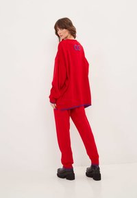 Cesare Gaspari OVERSIZED JOGGER SET  - Tréningruha alsók - red