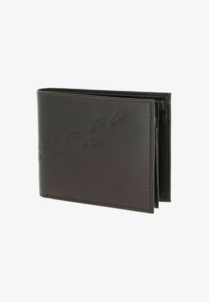 Portefeuille bifold en cuir noir avec un motif embossé d'empreinte de bottes sur le devant, partiellement ouvert pour montrer les emplacements pour cartes à l'intérieur.