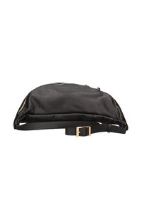 Borsa a tracolla nera in pelle con una finitura testurizzata, dettaglio della cerniera dorata e tracolla regolabile. Design elegante e slim con una base piatta.