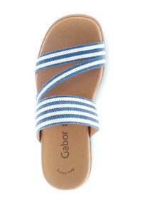 Blauwe en witte gestreepte stoffen slippers met een gevoerd bruin voetbed. Heeft een kruislingse ontwerp en een reliëf merklogo op de zool.