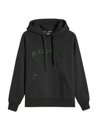 Czarna bluza z kapturem z kieszenią kangurzą, ściągaczami przy mankietach i szerokimi sznureczkami. Posiada wytłoczone logo i teksturowany materiał. Rękawy raglanowe.