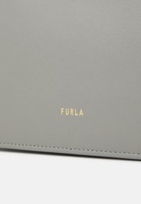Furla NUVOLA MINI SHOULDER BAG - Kabelka - cenere