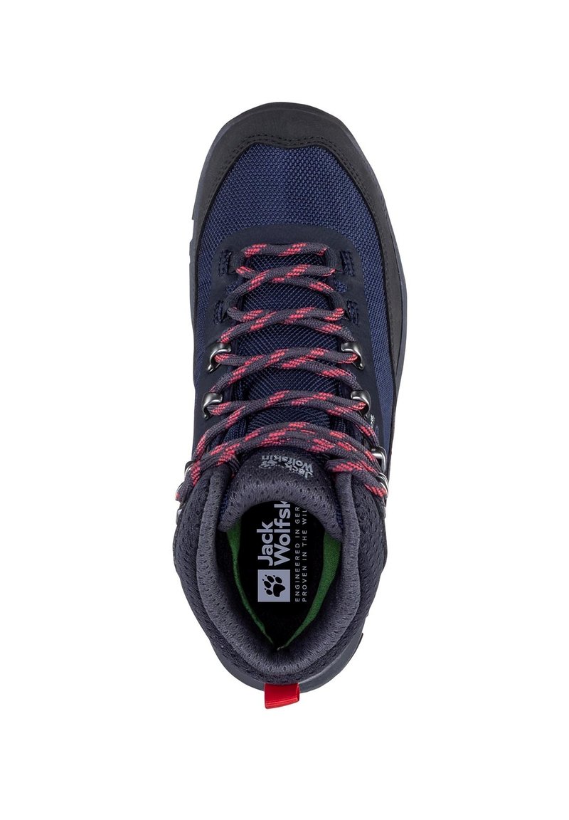 Granatowe buty turystyczne z siateczkową cholewką, różowo-czarnymi sznurowadłami, wyściełanym kołnierzem, gumowym noskiem i zieloną wkładką, z logo Jack Wolfskin.