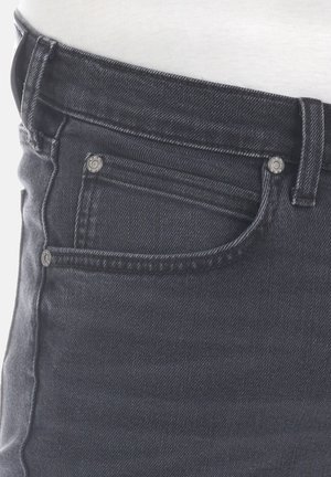 Dunkelblaue Jeans aus Denim mit glatter Textur, sichtbaren Nähten und einer Vordertasche. Verfügt über zwei Metallnieten und ein klassisches Taillendesign.