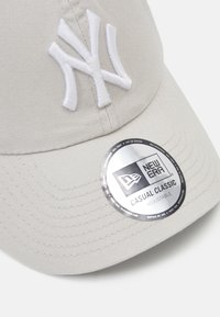 New Era WASHED 9TWENTY UNISEX - Cap - stone/white