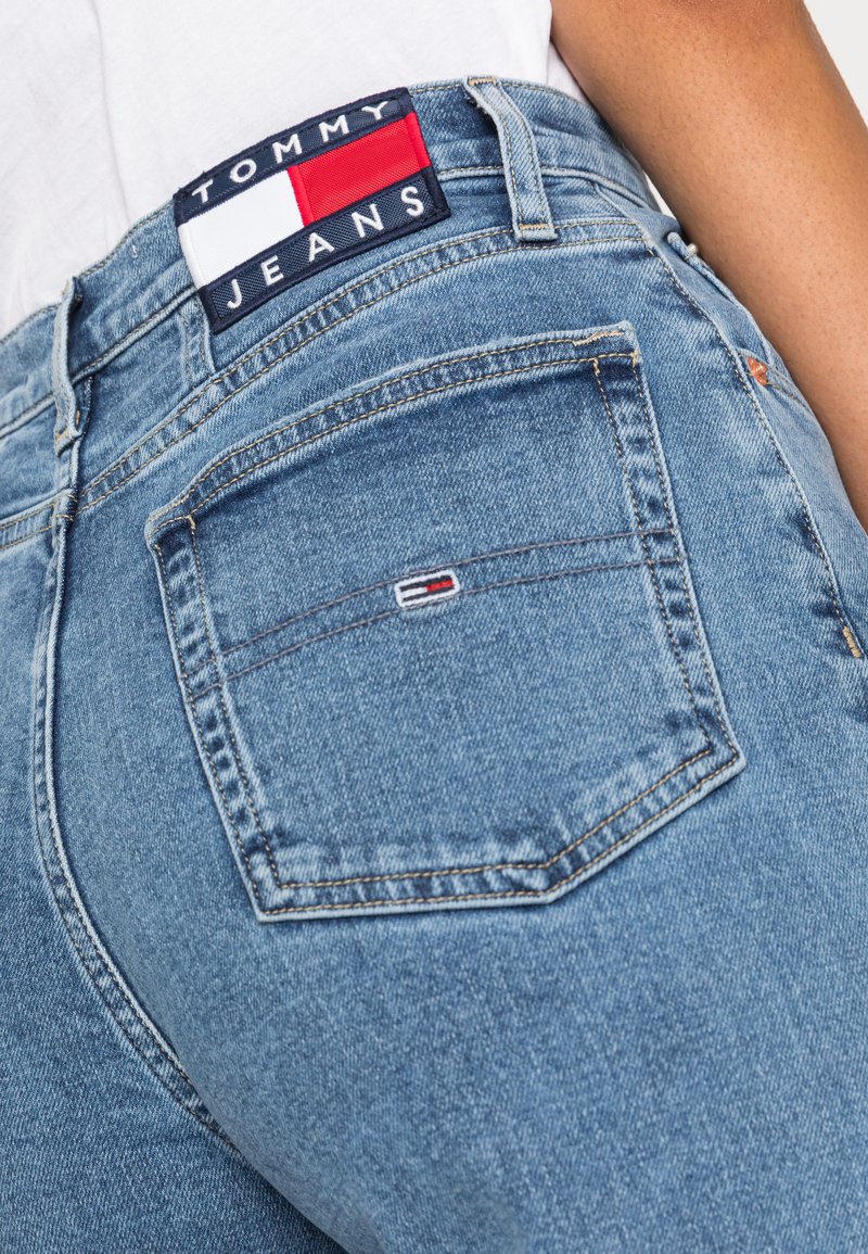 Tommy Jeans MOM UHR - boyfriend denim medium/blue - Zalando.es