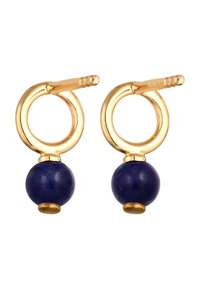 Goldene Creolen mit einer runden Lapislazuli-Perle am Ende. Die Perlen sind tiefblau mit einer glatten Oberfläche und leichtem Glanz.