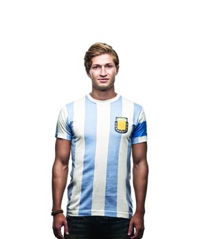 Lichtblauwe en witte gestreepte trui met een ronde halslijn, voorzien van een gele embleem op de borst en blauwe accenten op de mouwen.