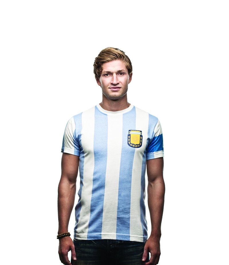 Lichtblauwe en witte gestreepte trui met een ronde halslijn, voorzien van een gele embleem op de borst en blauwe accenten op de mouwen.