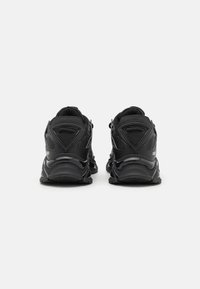 Guess BELLUNO - Sneakers basse - black